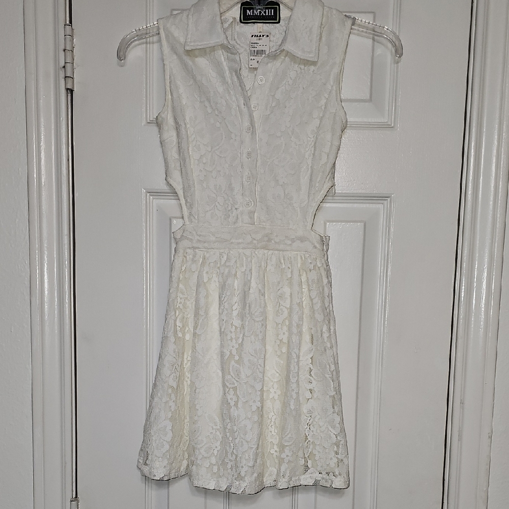 White Lace Sleeveless Dress